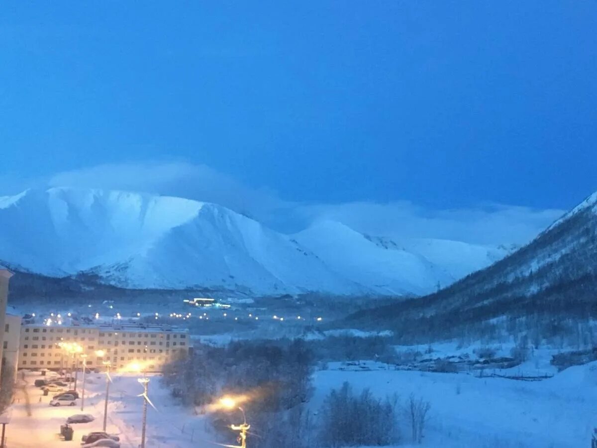Кировск горы хибины. Хибины город кировск. Фото кировска в мае. Погода в кировске в феврале. Погода в кировске в феврале.