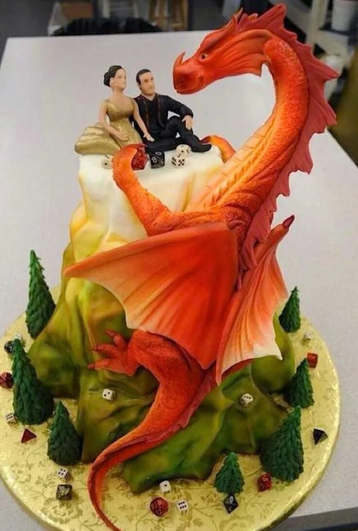 Свадебный торт с драконом. Торт в виде дракона. Фигурка дракона на торт.