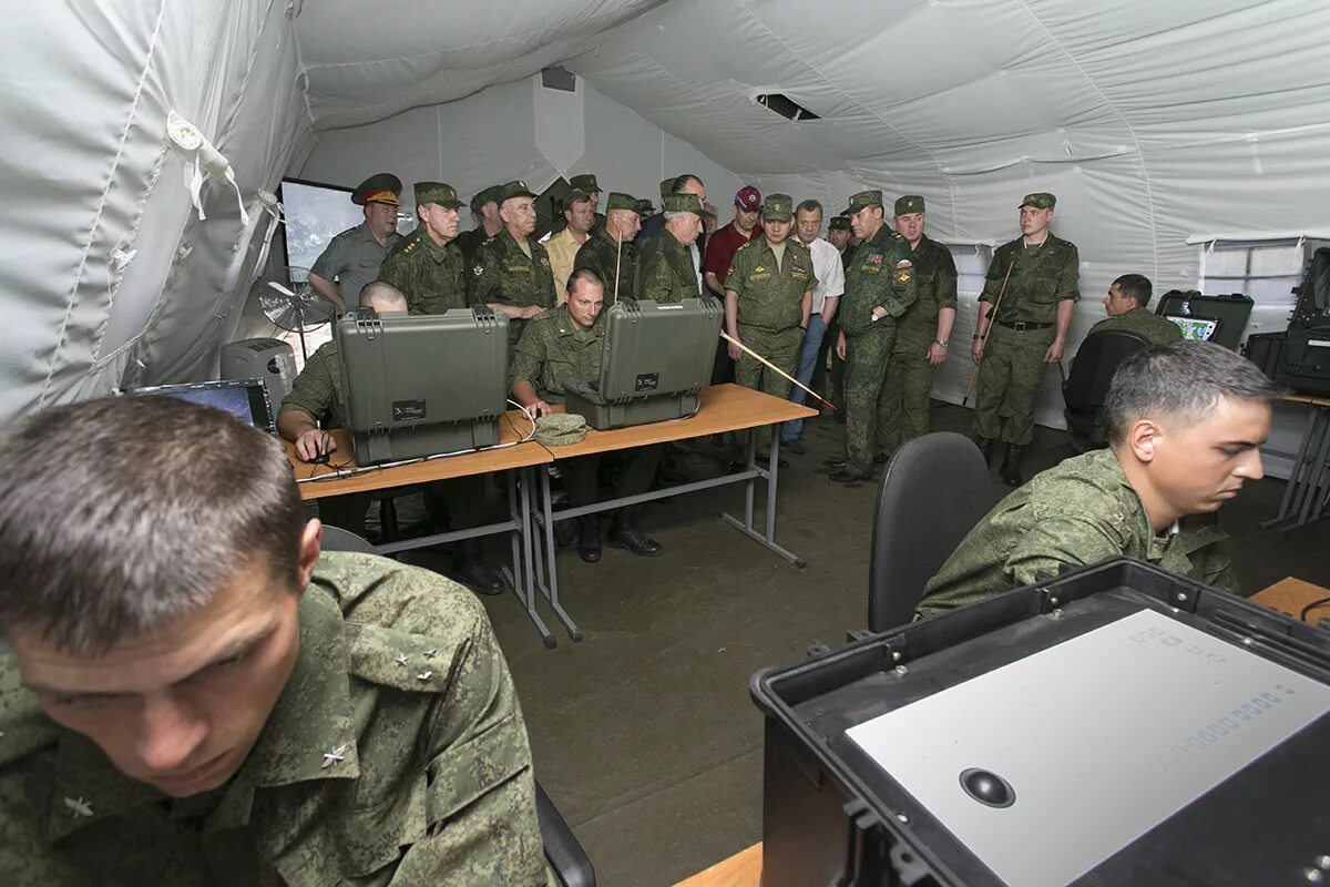 Солдат российской армии. Пункты управления войсками. Несение боевого дежурства. Пункт управления бпла. Наземная станция управления бпла орион.