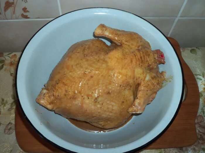 Курица в горчице целиком. Курица съедобная. курица целиком сырая. съестная курица. картинка курица съедобная.