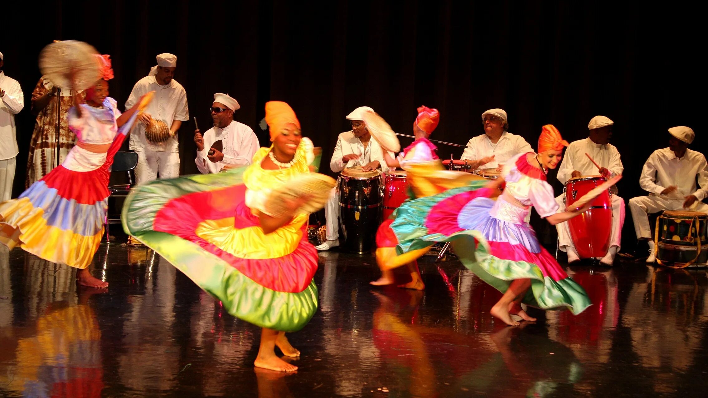 Кубинские танцы. Национальные кубинские танцы. Румба кубинский танец. Народные танцы Кубы.