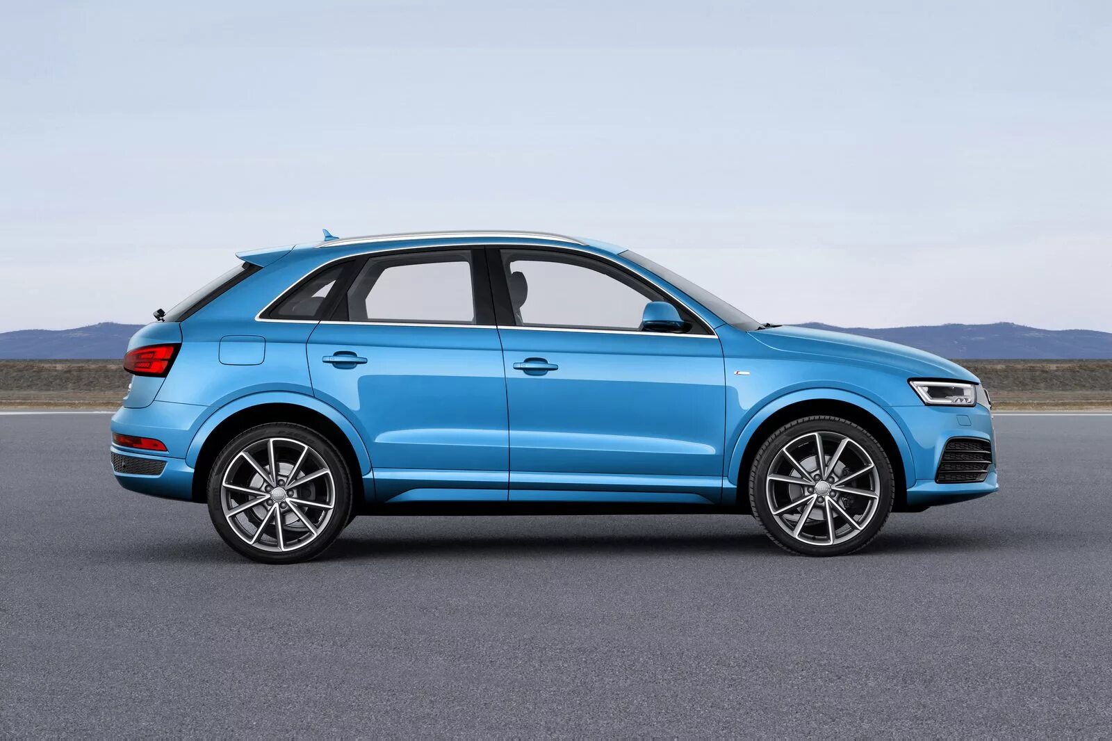 Audi q3 2015. Ауди ку 3. Ауди ку 3 2016. Audi q3 хэтчбек.