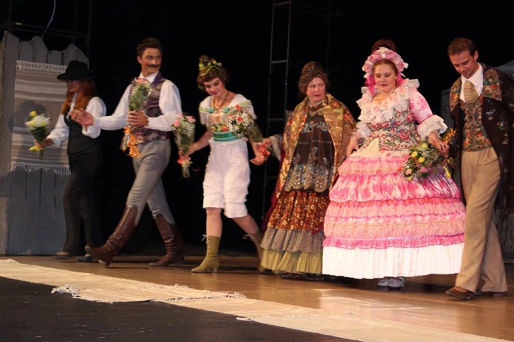 Театр удиви. Театр уехал. Самые эпатажные постановки чайки. Театр удиви. Тихон жизневский александринский театр.