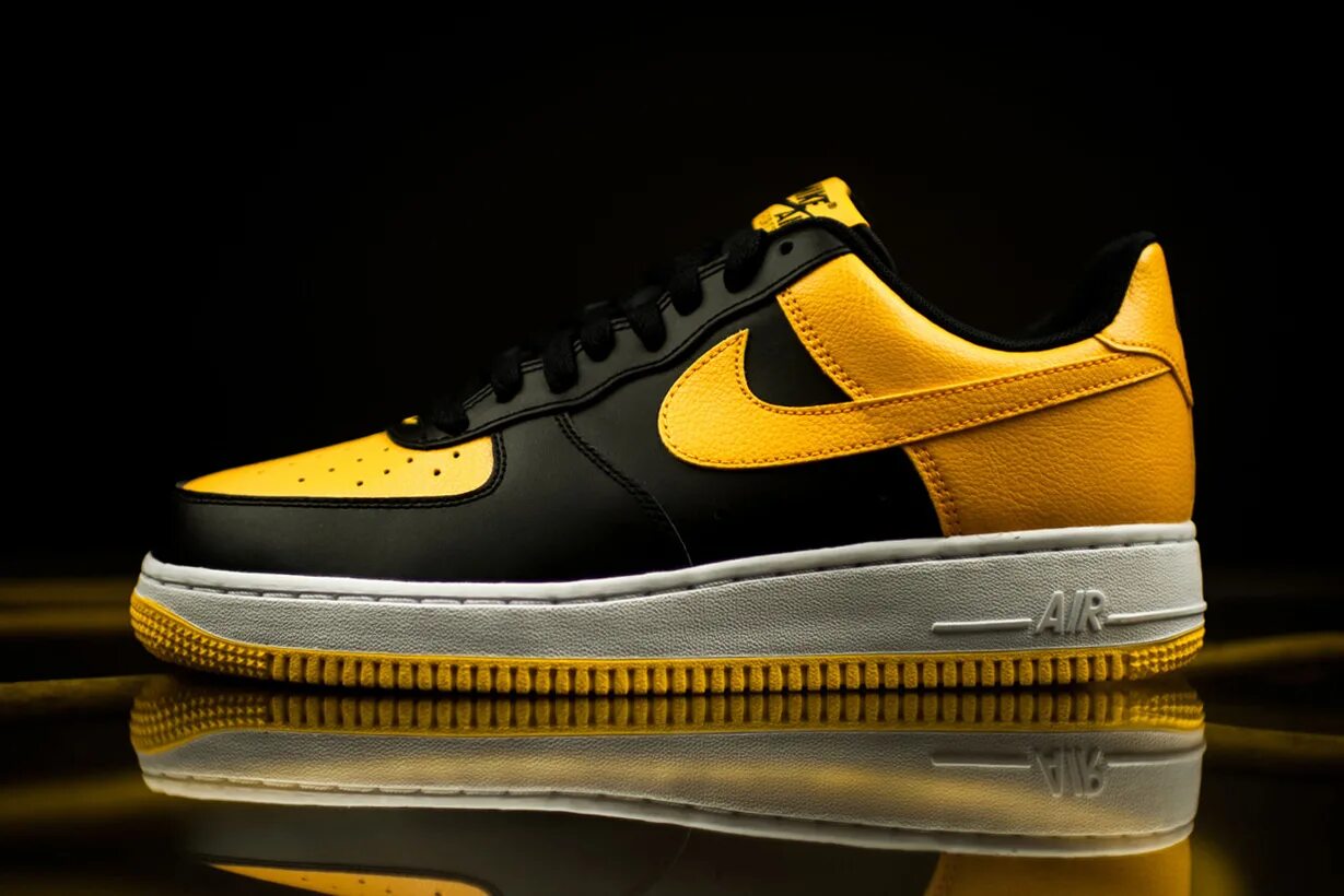 Nike Air Force 1 Low черные. Nike Air Force 1 Low Black Yellow. Nike Air Force 1 Black Yellow. Найк АИР Форс 1 желтые.