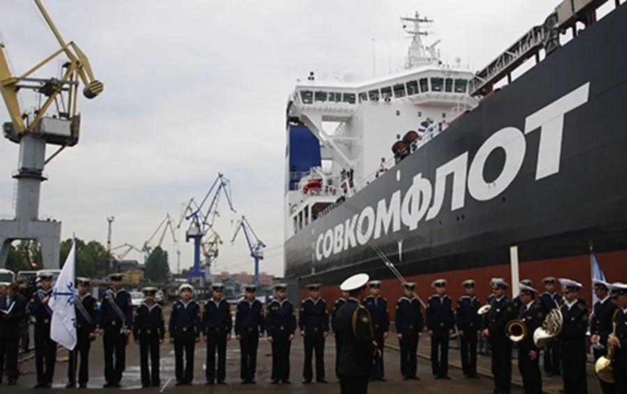 Совкомфлот владивосток. Совкомфлот. Совкомфлот. Совкомфлот судно макаров. Корабль вячеслав тихонов.
