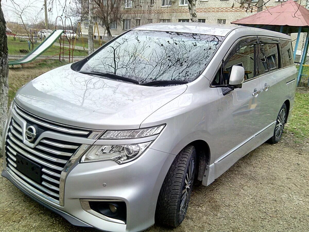 Купить ниссан минивэн. Nissan Elgrand 2014. Минивэн Nissan Elgrand. Ниссан Эльгранд е52. Ниссан Эльгранд 52.