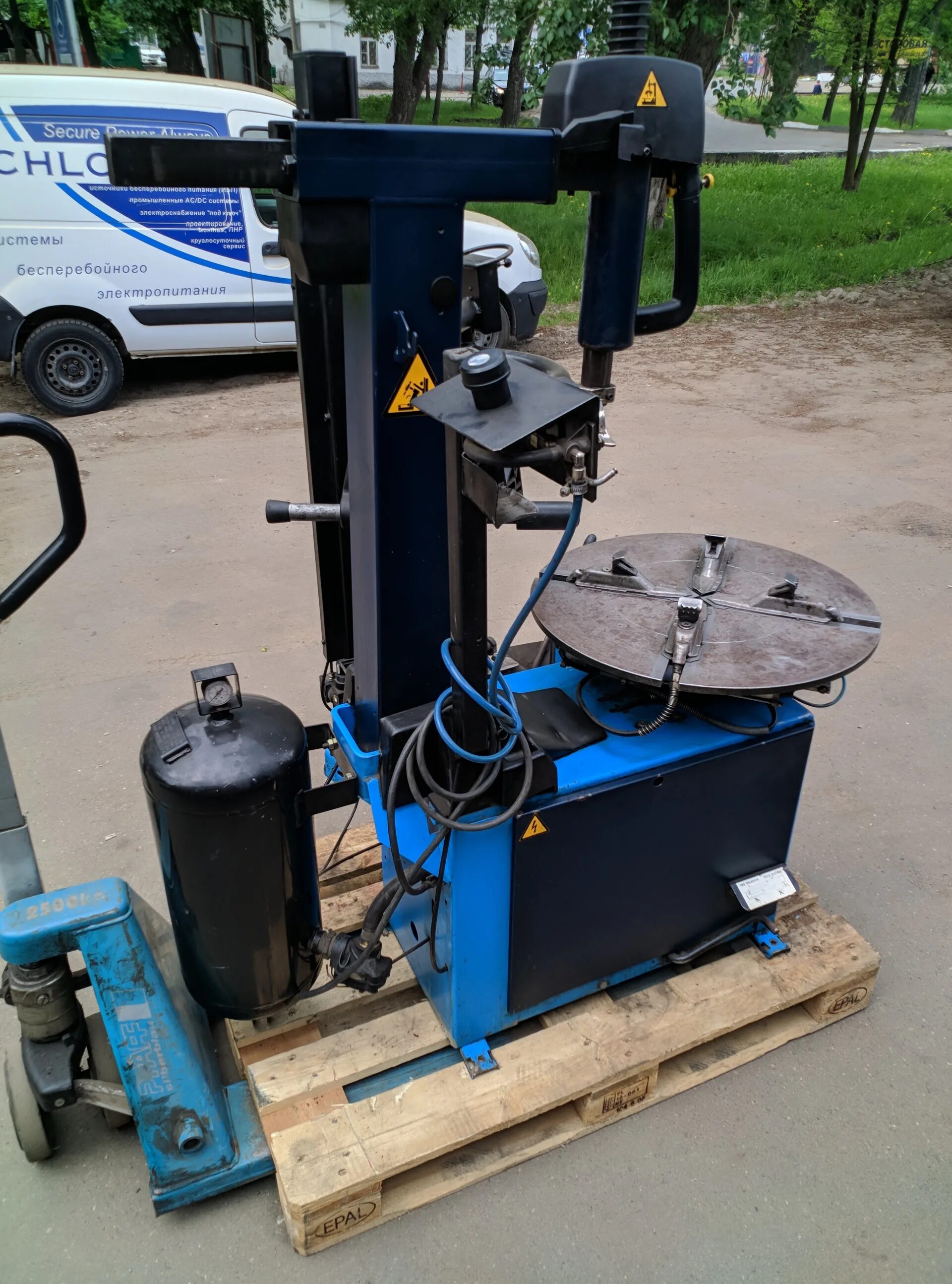 Hofmann 3300. Hofmann 3300 racing. Hofmann 3300. Шиномонтажный станок хоффман. Стенд шиномонтажный hofmann monty 3300 gp.