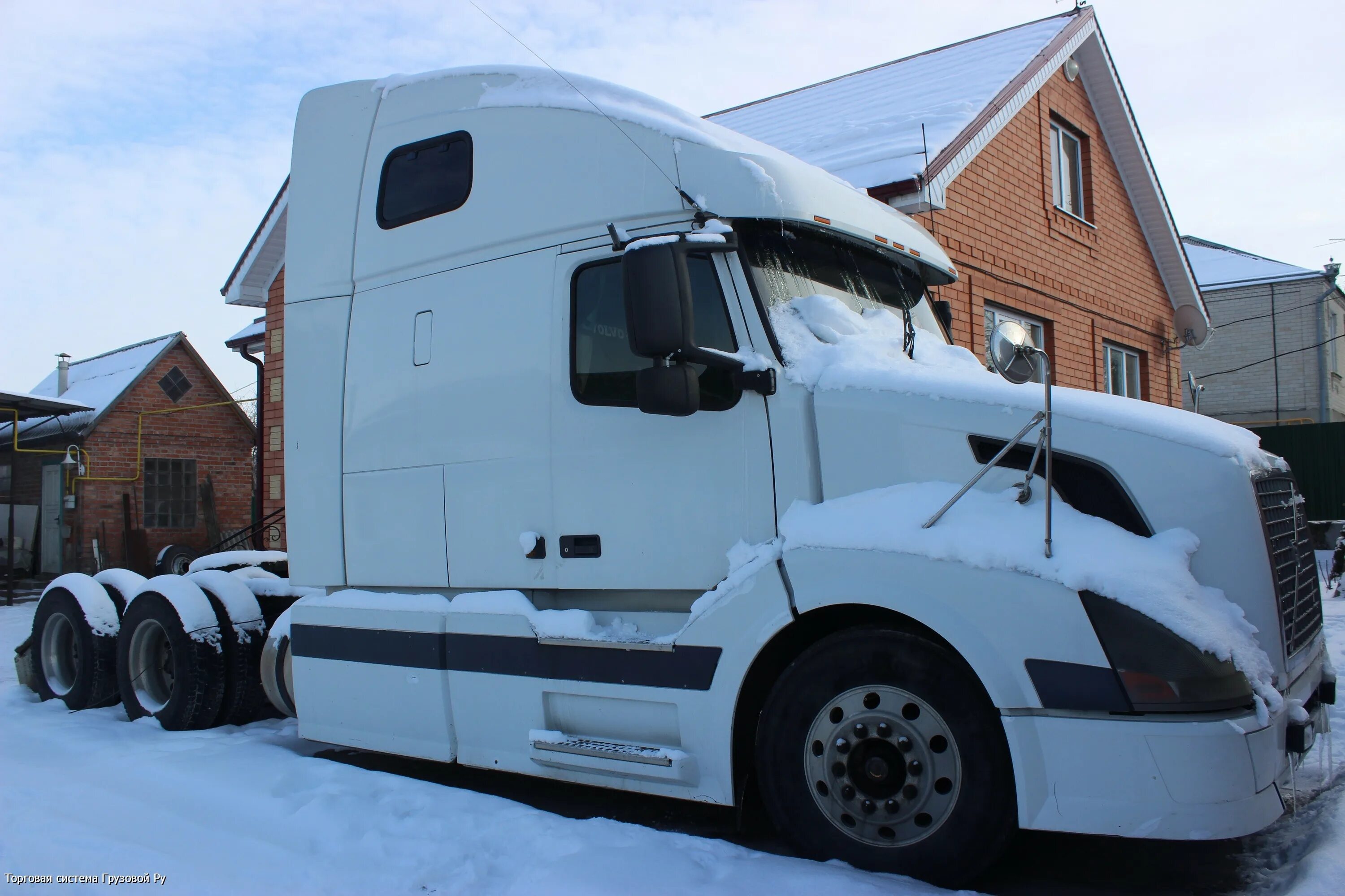 Volvo vnl64t670. Volvo VNL 2003. Вольво VNL 670 2003. Седло Вольво внл.