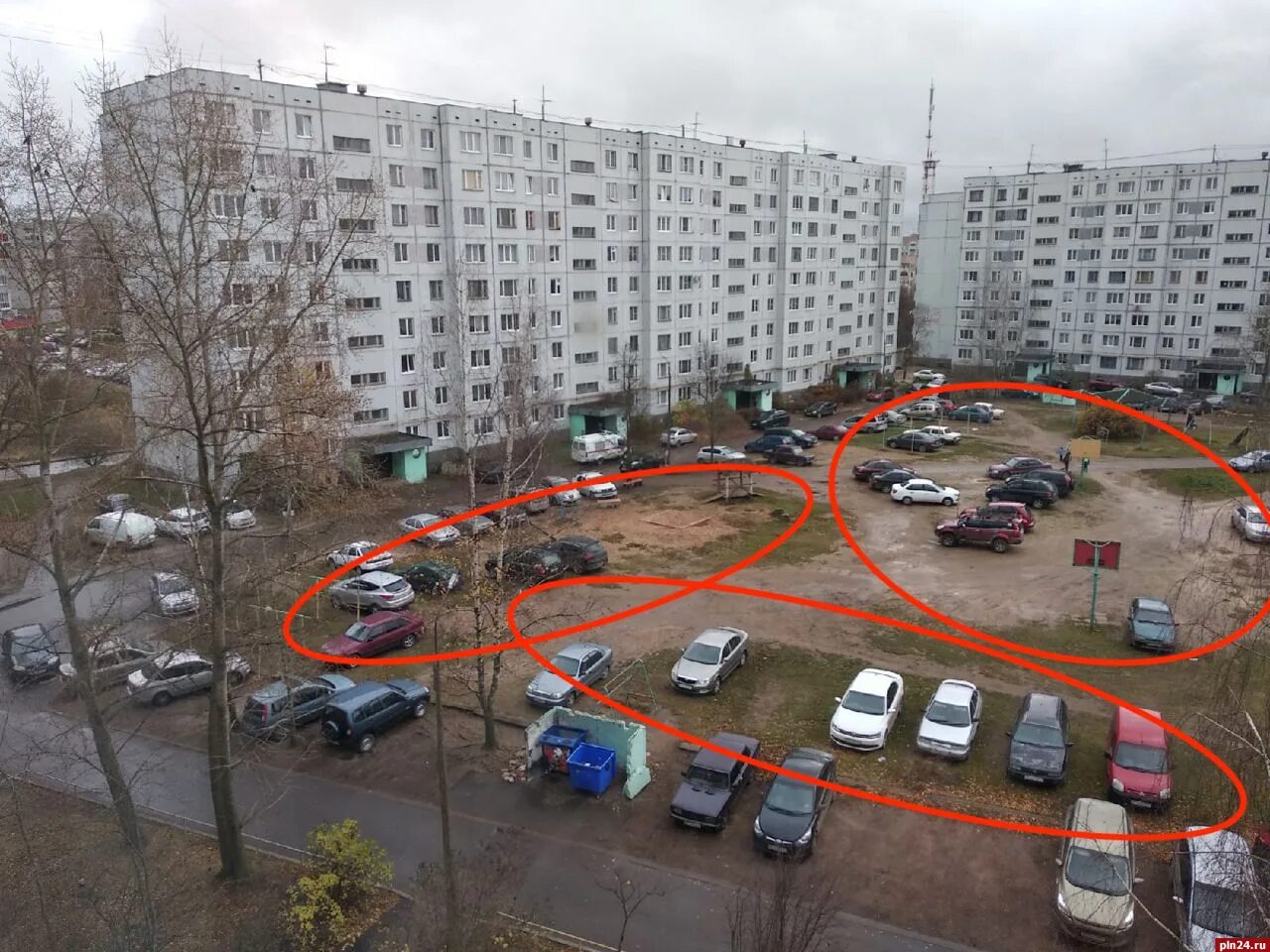 Автостоянка вблизи жилого дома. Автостоянка вблизи жилого дома