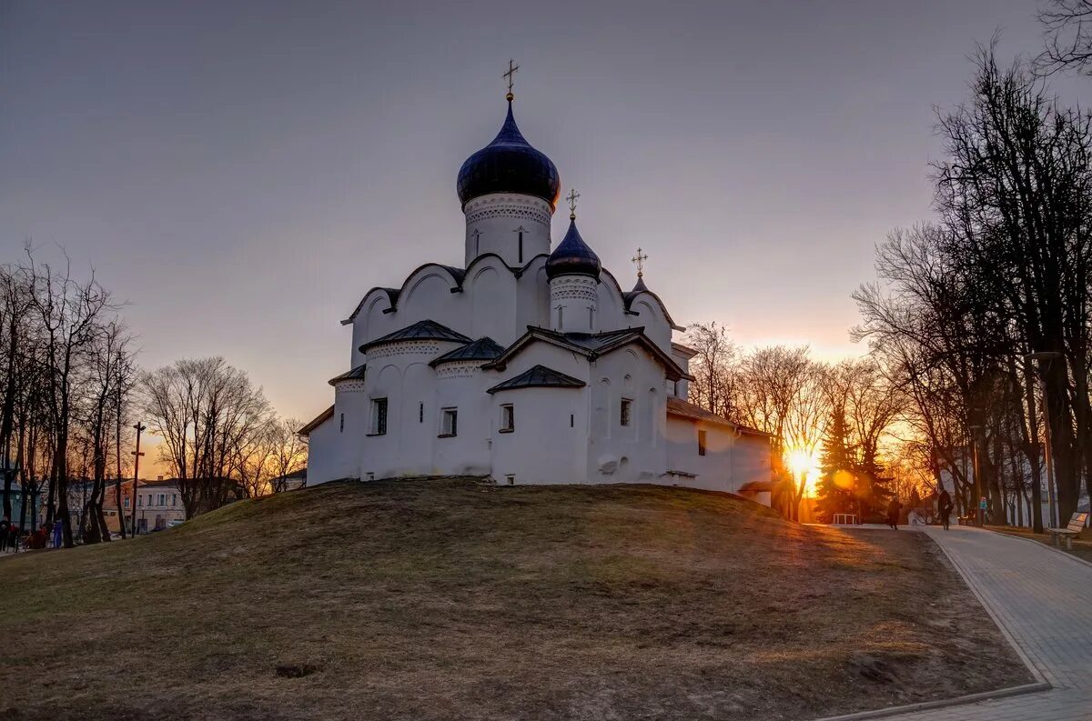 Храмы Псковской архитектурной школы. Современный Псков. Современные храмы в стиле архитектуры Пскова. Красивая архитектура в Пскове. Бесплатные сайты пскова