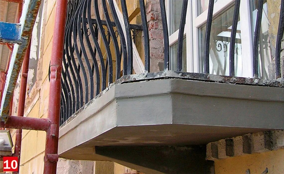 Внешняя отделка балкона. Остекление лоджии с выносом. Балкон сайдингом. Торцевой балкон снаружи. Торец балкона.