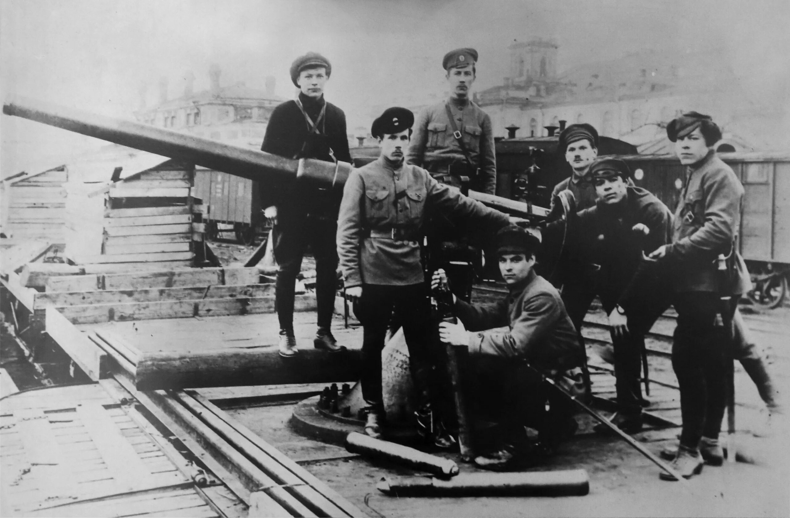 В гражданскую войну петроград контролировали. Мпво 1918. оборона петрограда.