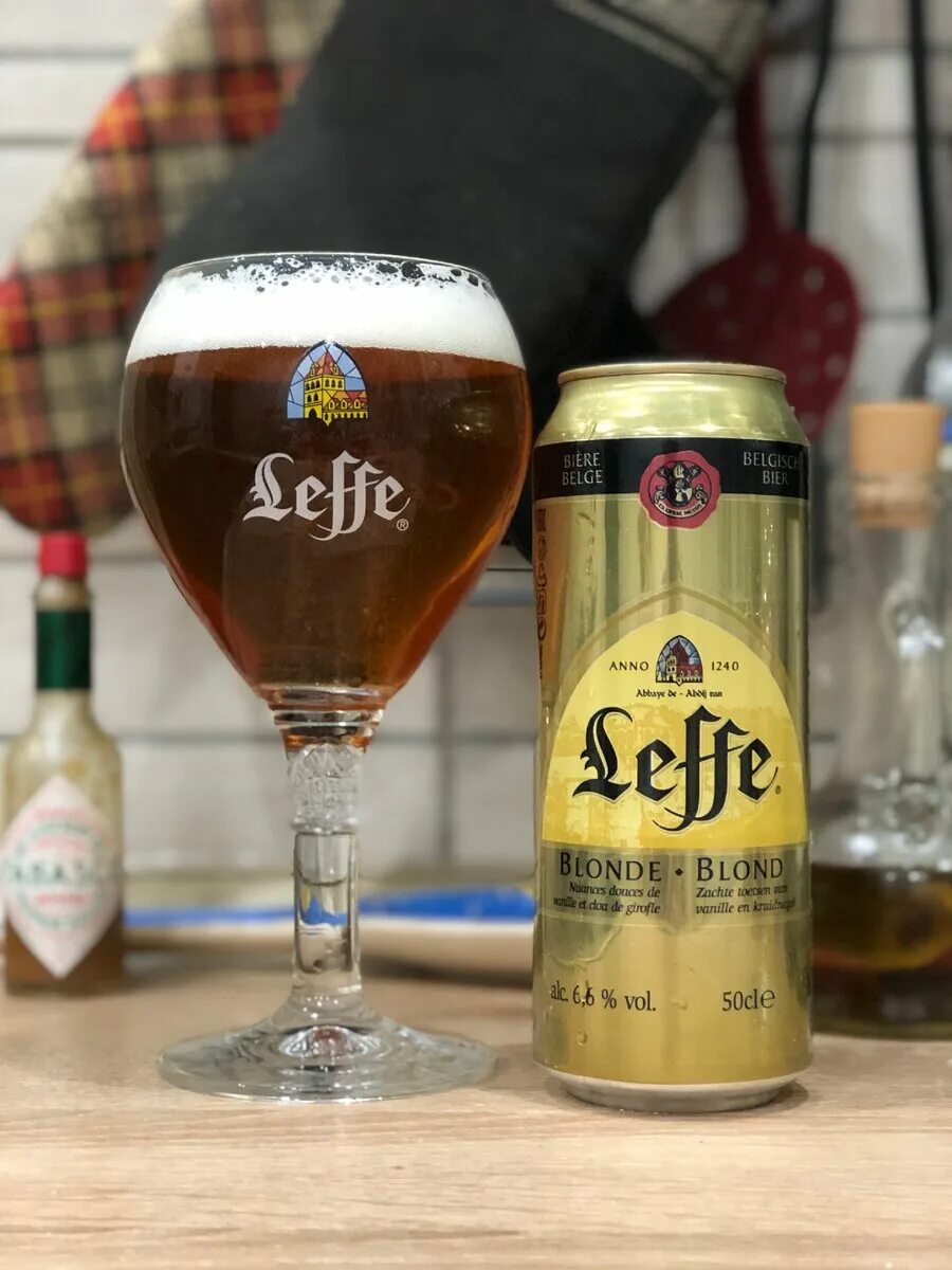 Leffe blonde. Бельгийский Эль Леффе. Бельгийское пиво Leffe. Пиво Бельгия Leffe. Пиво бельгийское Леффе темное.