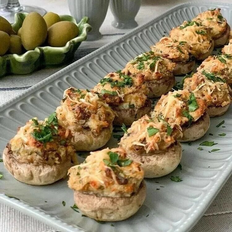 Фаршированные шампиньоны. Фаршированные грибочки шампиньоны. Запеченные фаршированные шампиньоны. Шампиньоны фаршированные креветками. Шампиньоны фаршированные фаршем.