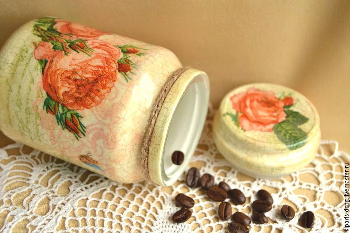 Декупаж изделия. Красивые декупажные бутылки. Простой декупаж. Простой декупаж. Декупаж шкатулки из дерева.