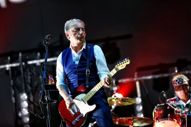 Чайф рок-н-ролл этой. Чайф блюз. Шахрин чайф. Владимир бегунов чайф недавние фото. Чайф блюз.