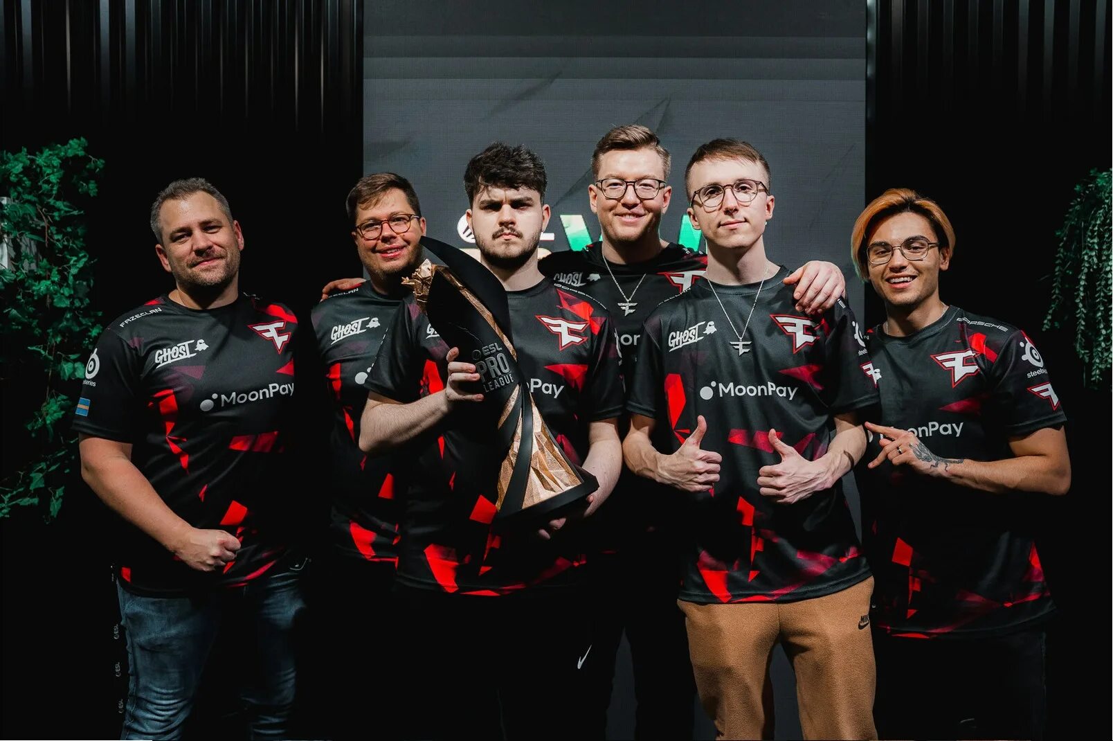 Faze clan complexity. Участвовать в киберспорте. Команда cloud9. Twistzz cs2 FAZE Clan. FAZE выиграли Гранд слэм.