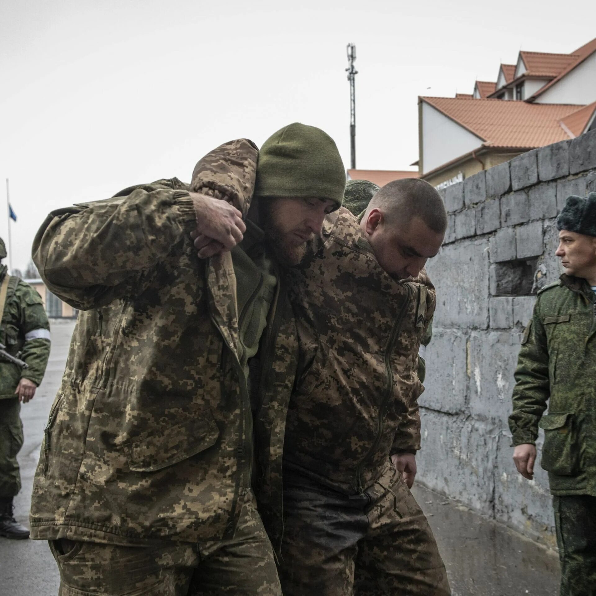 Издевательство над русским солдатом. Пленный нужен. 54 рота. Российские военнопленные. Пленный нужен.