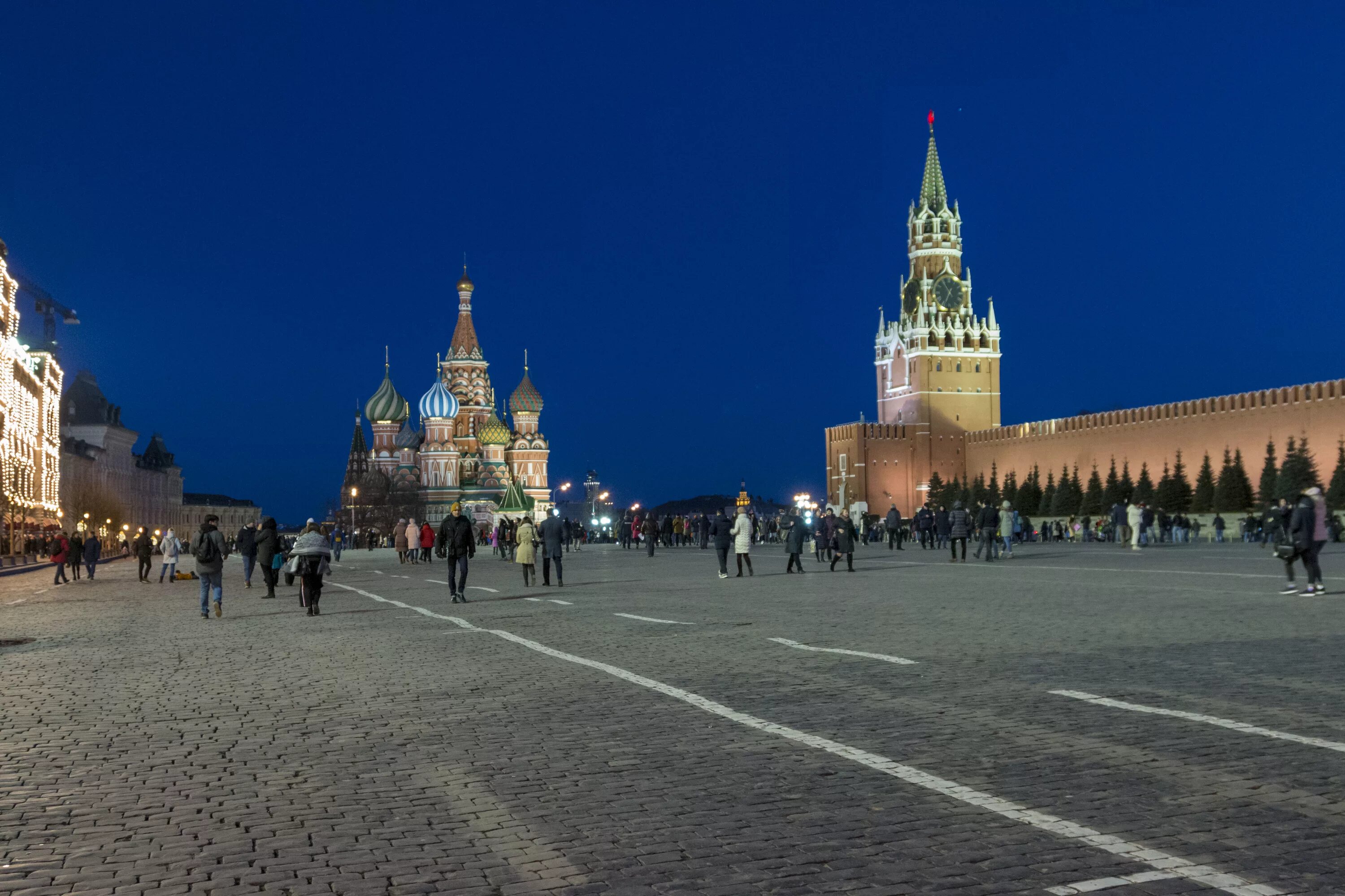 Сколько лет сегодня москве. Москва площадь сейчас Кремль. Московский город красная площадь сейчас. Кремлёвская площадь Москва сейчас. Красная площадь Казань.