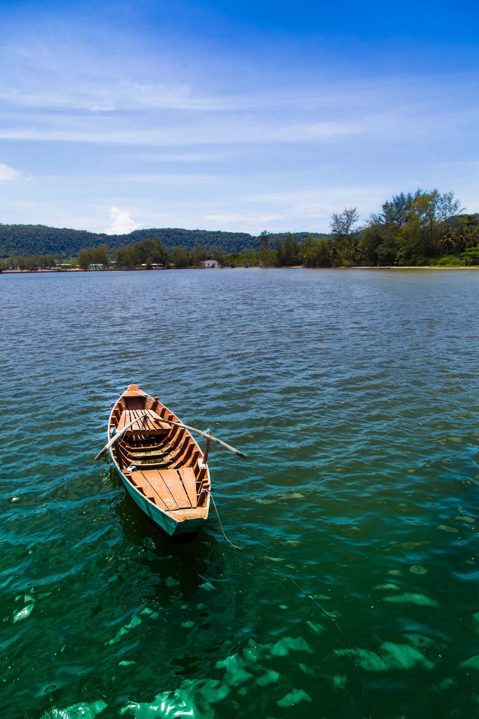 Boat island. Лодка. Лодка на воде. Лоток для воды. Лодка на озере.