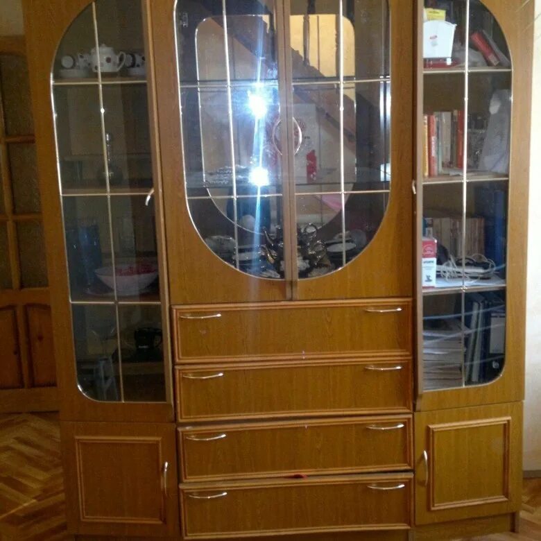 Старинная мебель даром. Барахолка казань отдам даром мебель. Барахолка стенки. Стенка мебель даром. Отдам даром.