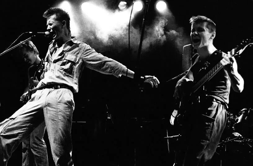 Группа младшие братья. Младшие братья группа. Группы, в которых выступают братья. Группа «младшие братья»-концерт в Ленинградском рок-клубе (Live 1987 год).