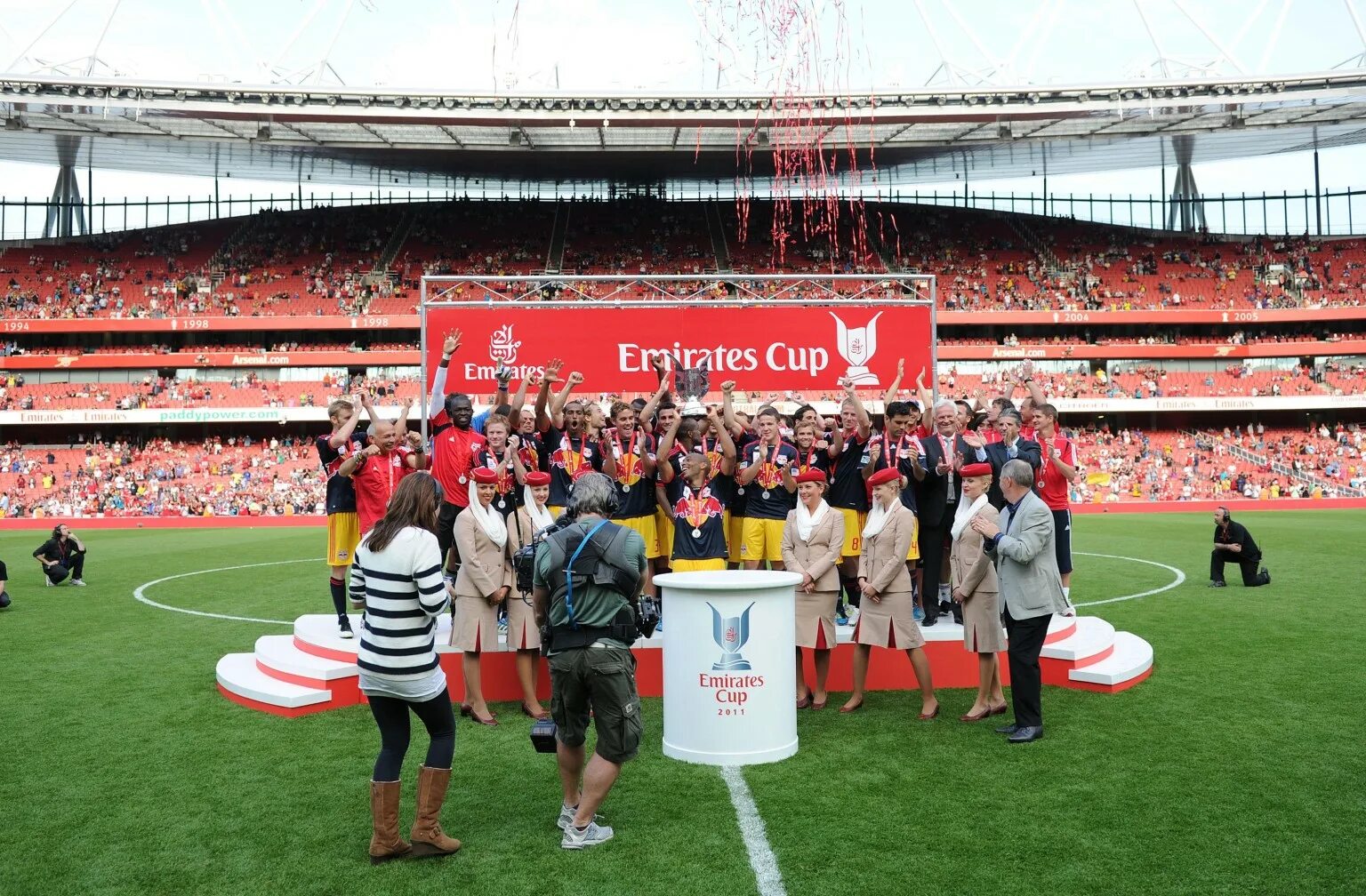 Emirates cup. Арсенал Монако Кубок Эмирейтс. Кубок Эмирейтс 2023. Эмирейтс перфоманс лига чемпионов. Эмирейтс пенальти.