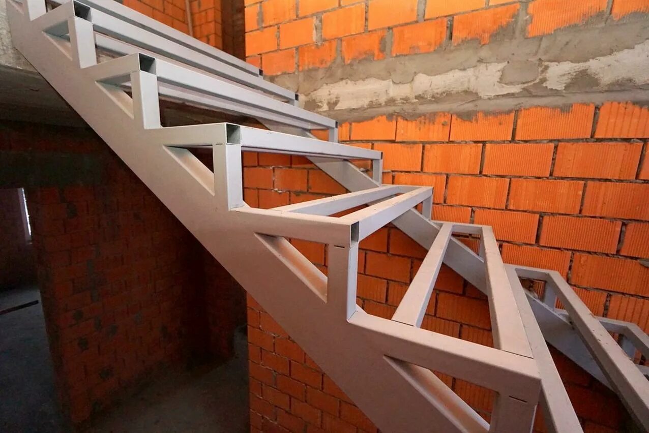 Лестницы из профиля на второй