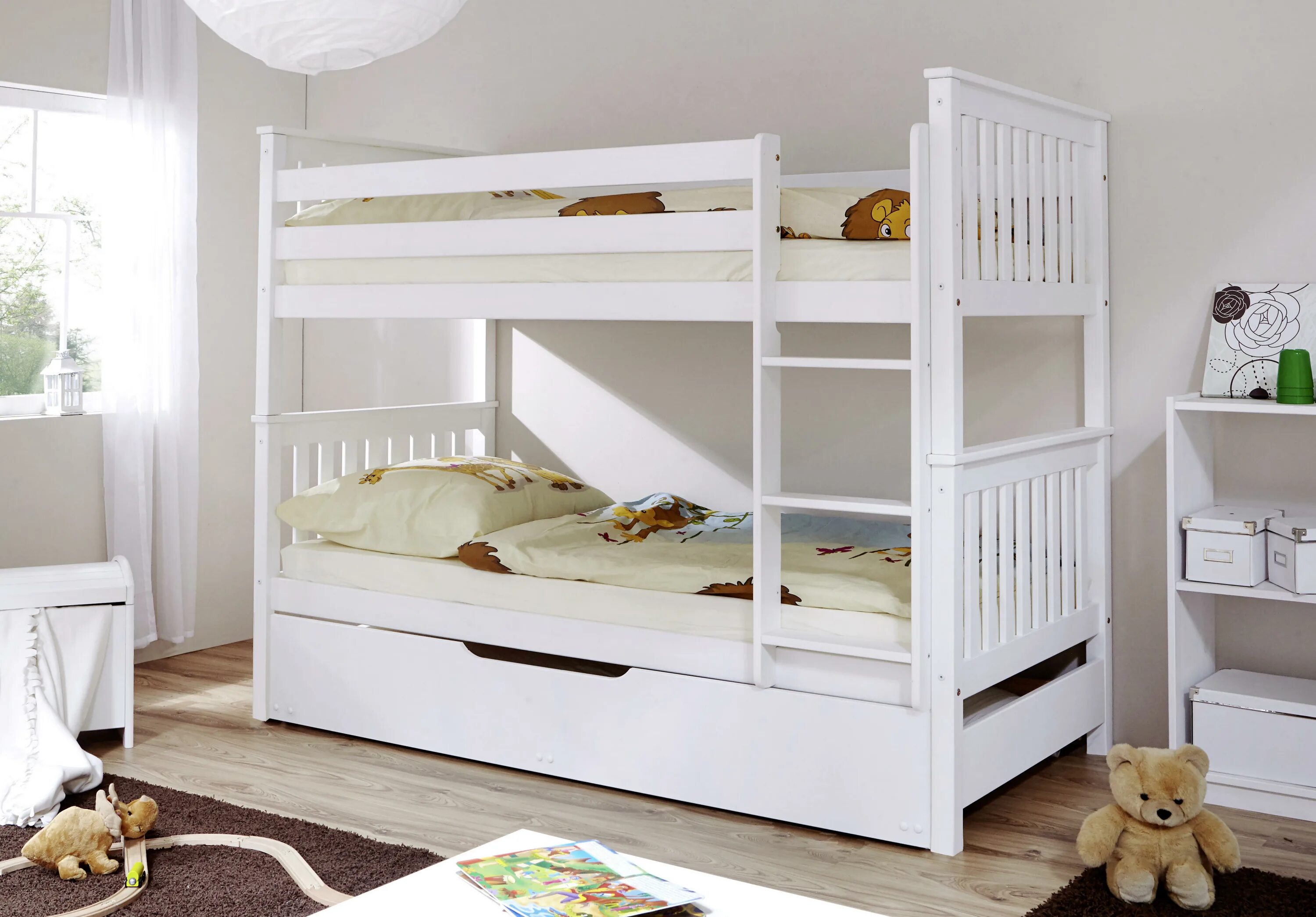 Двухъярусная кровать дерево. Двухъярусная массив. 2х ярусные кровати для детей. Детская двухъярусная кровать из дерева. Кровать двухъярусная деревянная.