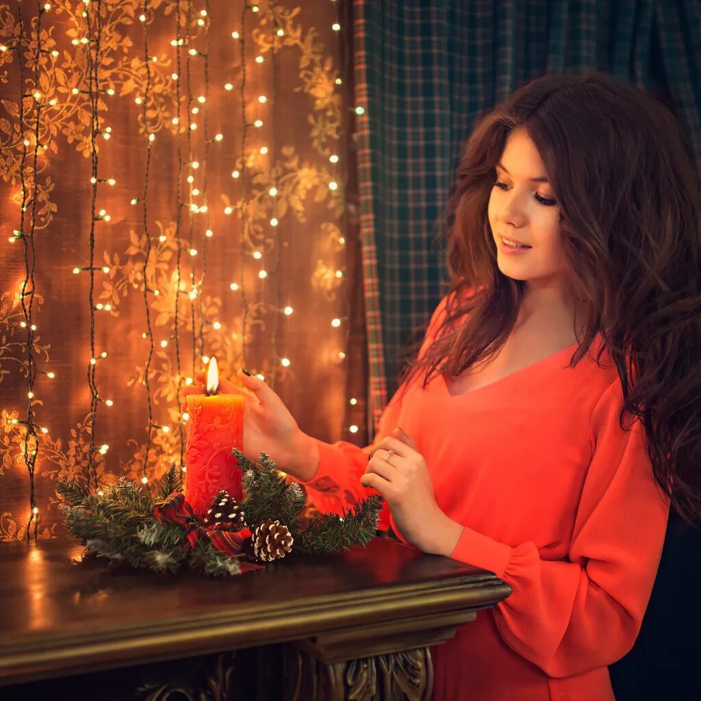 Подарок девушке. Что нужно сказать касьяну в новогоднюю ночь. Что нужно сказать касьяну в новогоднюю ночь. Задумчивая в новый год. Девушка новый год.