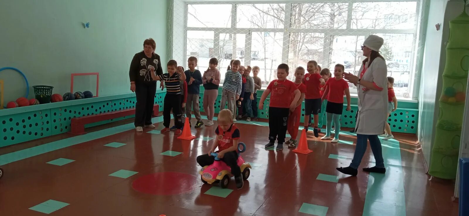 Плакаты на спортивные соревнования. Развлекательное мероприятие для детей день здоровья. Занимайтесь спортом и будьте здоровы. Спортивный праздник для детей младшей группы. Спортивное мероприятие день здоровья в детском саду.