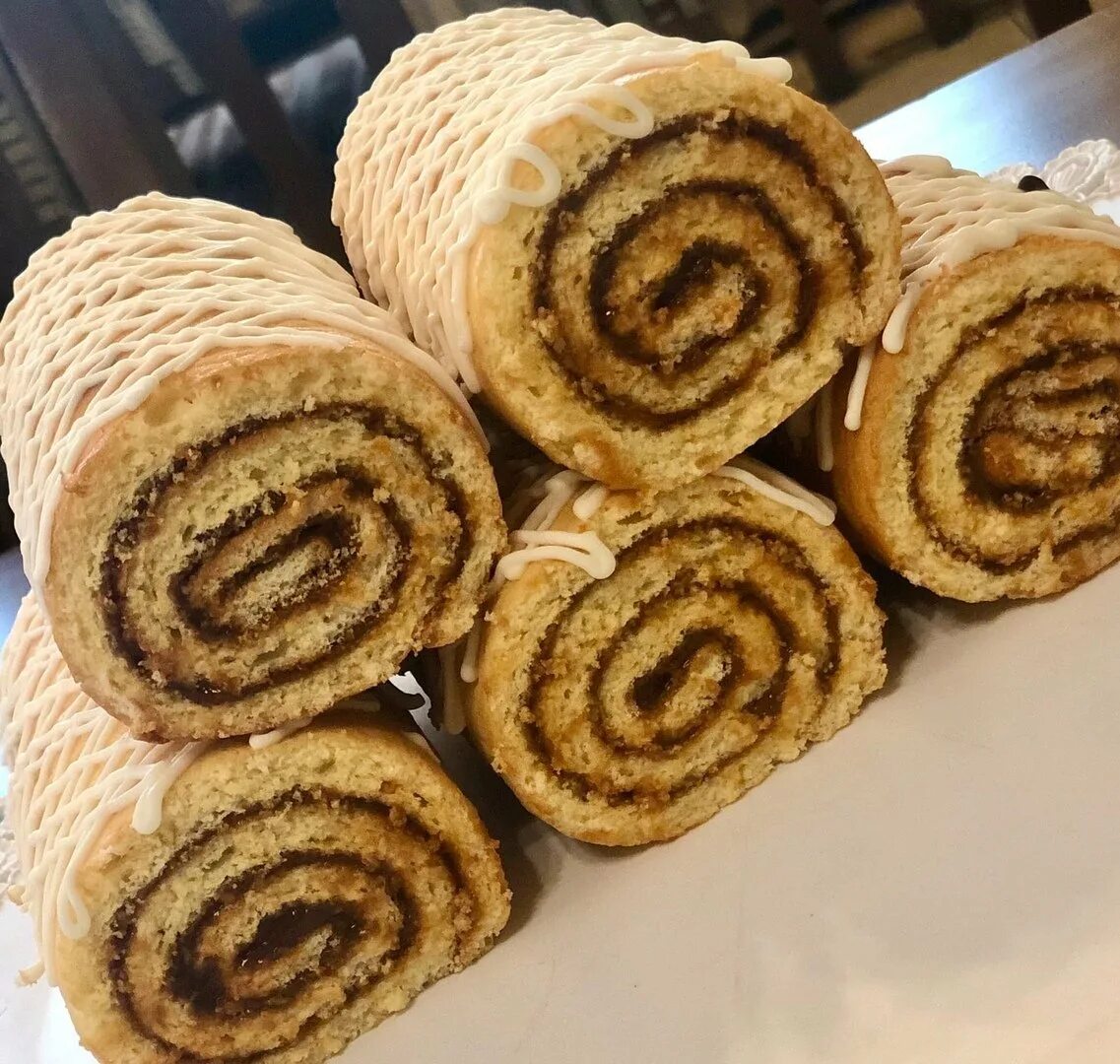 Рогалики из слоеного теста. Рулетики с повидлом рецепт. Рулет с повидлом. Рулетики с повидлом рецепт. Рулетики с повидлом рецепт.