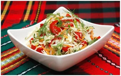 Салат овощной с капустой и болгарским
