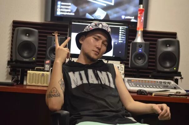 Prince певец казах. музыка v x v. Prince рэпер. принц vsxv. Prince асха.