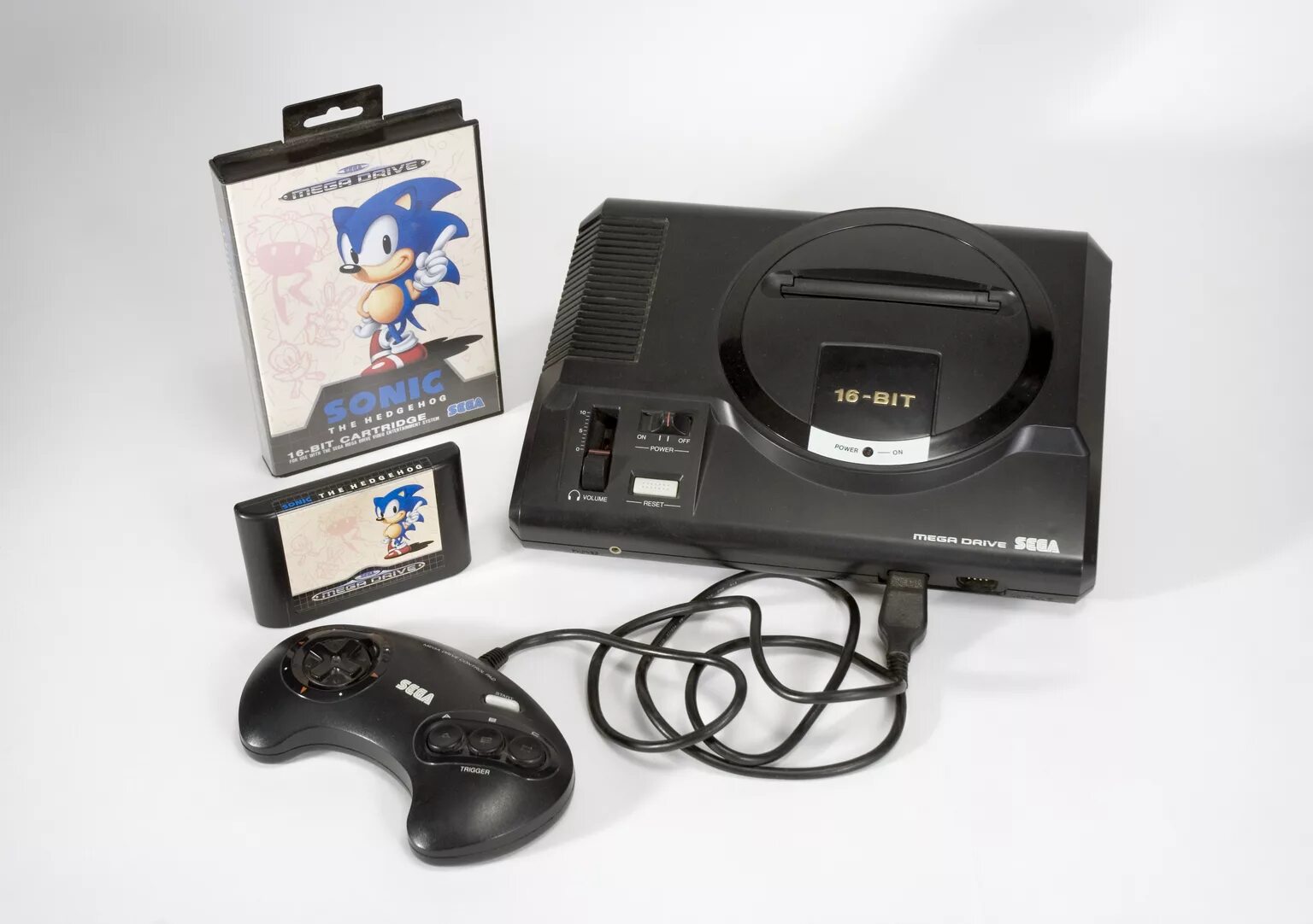 Старая приставка купить. Sega Mega Drive. Sega Mega Drive one 16 bit. Mega Drive приставка38игр. Sega Mega Drive коробка 1990.