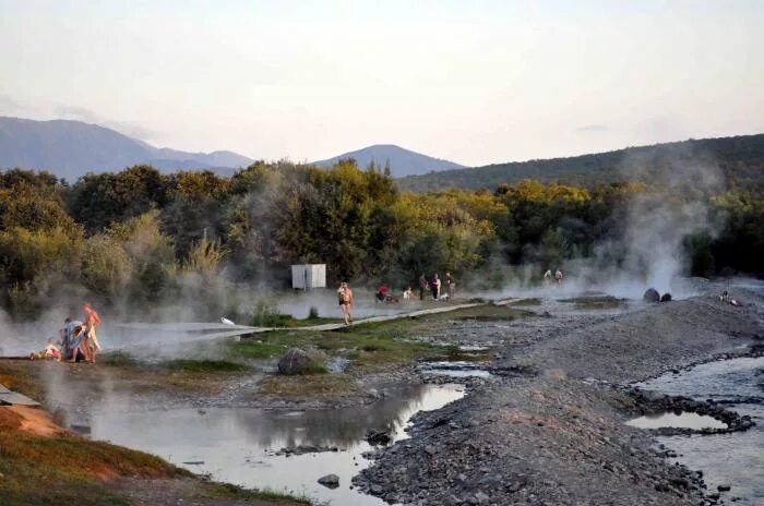 Горячие воды в россии. Минеральные и термальные источники Краснодарского края. Адыгея источники термальные сероводородные. Дикие термальные источники Адыгеи. Минеральные и термальные воды Краснодарского края.