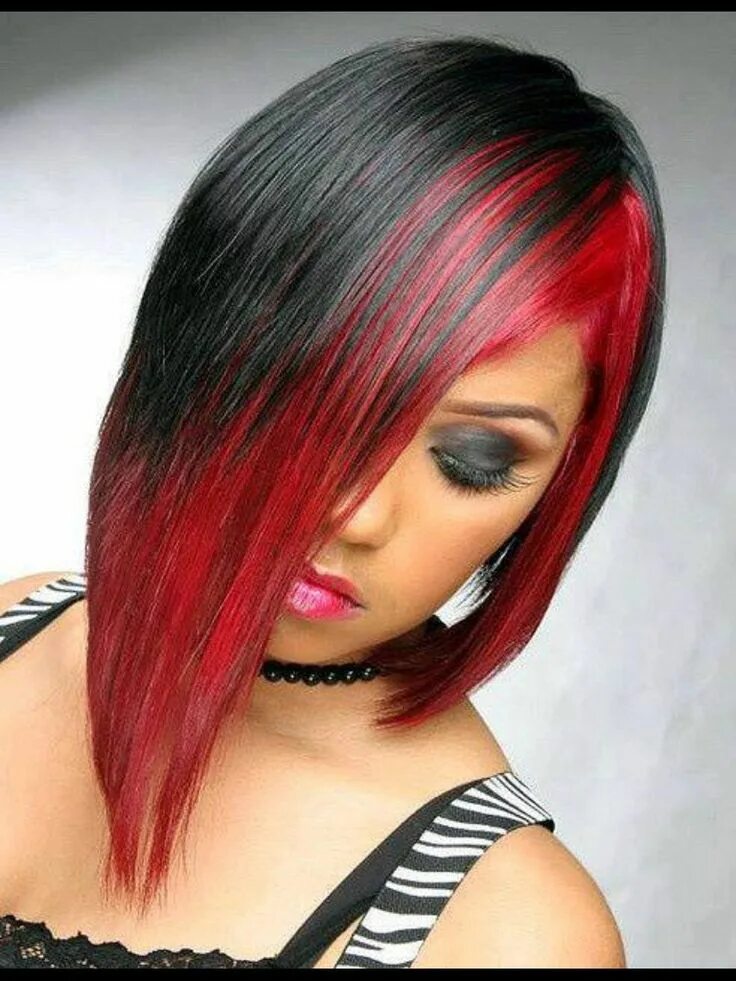 Фото волос черно красные. Волосы с красными прядями. Креативное окрашивание волос. Мелирование с красными прядями. Яркие пряди на короткие волосы.