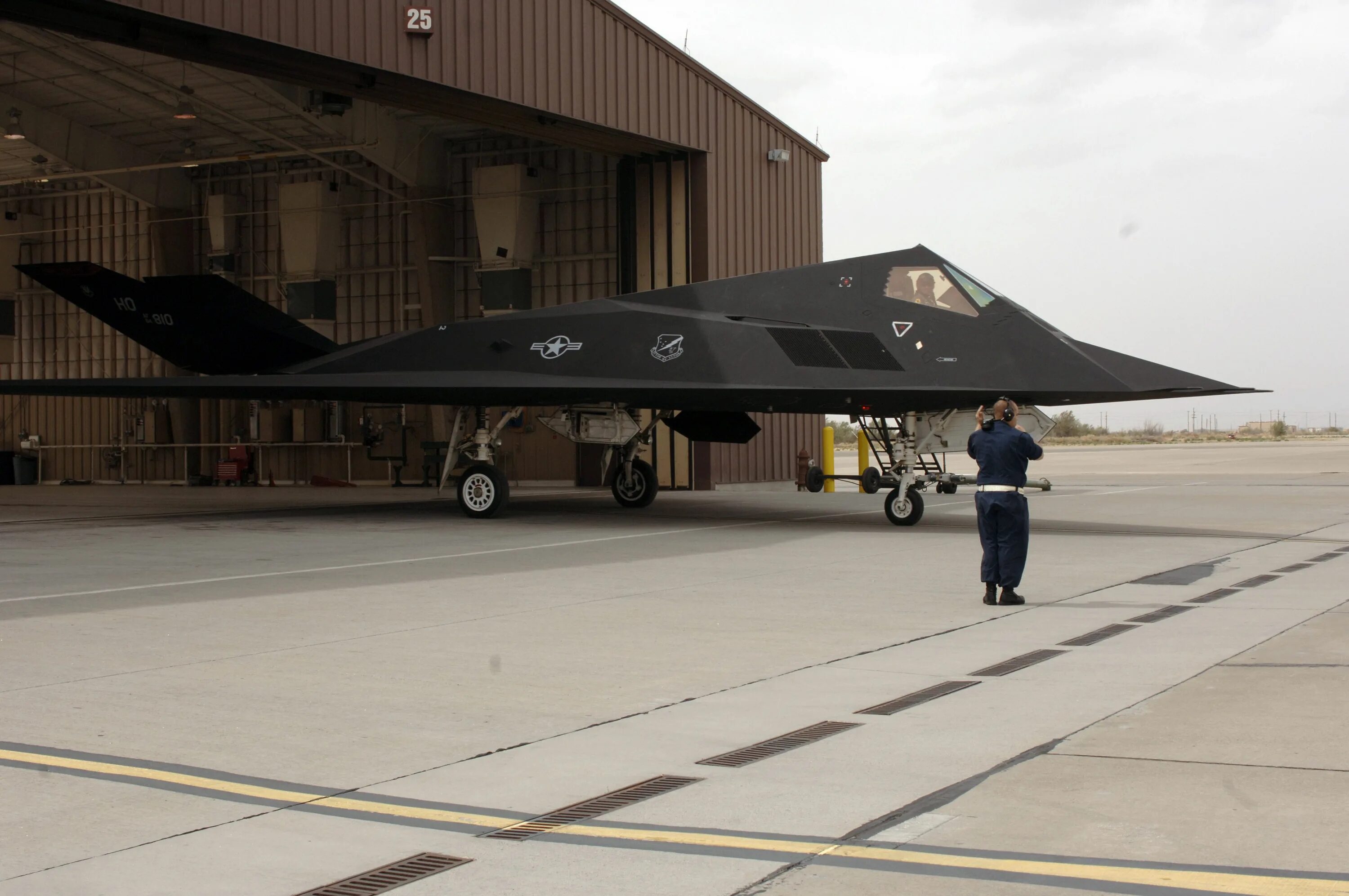 Истребитель стелс. Истребитель стелс f-117. Lockheed f-117 Nighthawk. Самолёт f 117 Nighthawk. Стелс самолет невидимка.