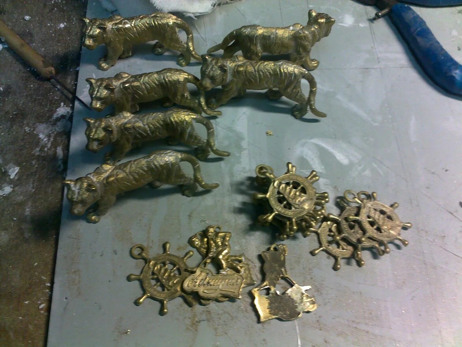 Художественное литьё из бронзы и латуни. Скульптура бронза. Формы из бронзы. Литье больстеров навершие из латуни бронзы для ножей. Художественное литье из алюминия.