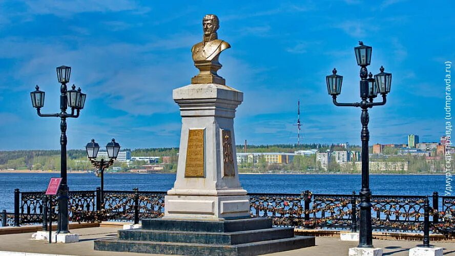 Ул серафимы дерябиной 24 екатеринбург. А ф дерябин ижевск. Ф дерябину ижевск. Бюст дерябина ижевск. Дерябину на набережной ижевского пруда.