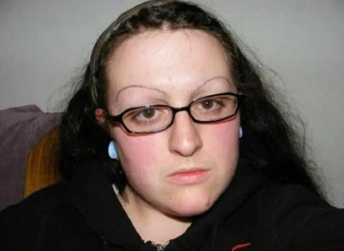 Не красивый апфс. Баро лиззи. Я некрасивая мейл ру. Не красивый апфс. Очень некрасивая девушка.