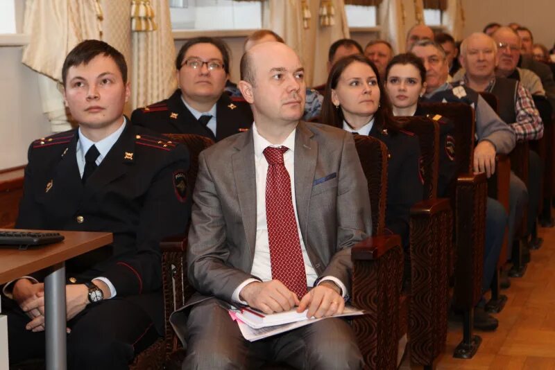 Майоров денис викторович начальник уэбипк. Нагрудный знак усб фсин. Старов начальник гибдд санкт-петербург. Усб спб. Батраков сергей васильевич овд бибирево.