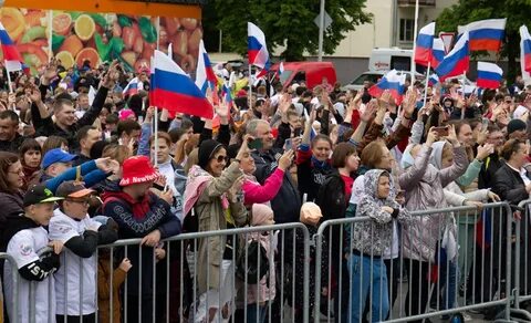 Более 5000 человек