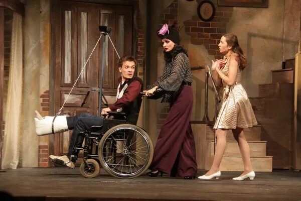 Моя профессия синьор из общества спектакль владимир. Театр ленсовета сеньор из высшего общества. Сеньор из общества. Сеньор из общества. Сеньор из общества.