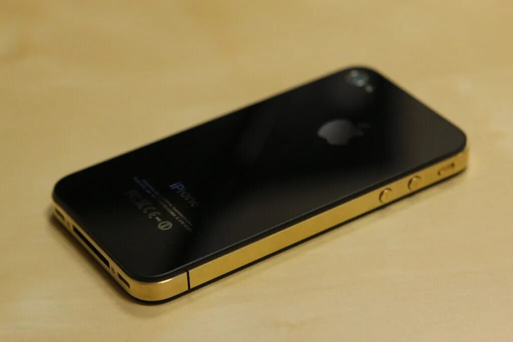 Айфон 4 золотой. Похож на айфон 5. Смартфон похож на айфон 5s. Iphone 4 Gold. Телефон похожий на айфон про