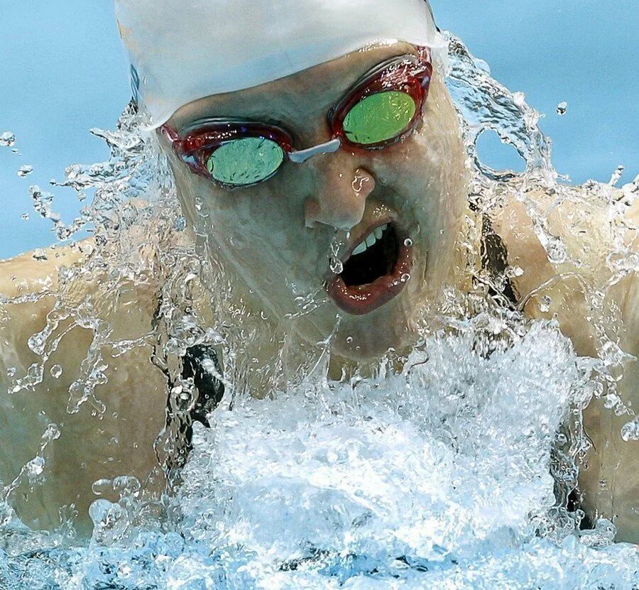 Пловцы бассейн брасс. Флориан вельброк плавание. Мор плаватель. Треджен-стиль плавания. Мор плаватель.