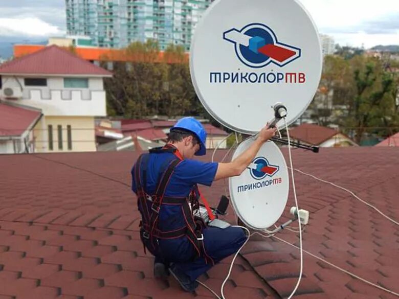 Какое установить триколор. Монтаж спутниковой тарелки. спутниковая антенна триколор. антенна тарелка триколор тв. установщик спутниковых антенн.