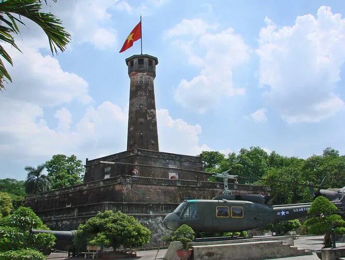 Башня ханой. Башня Ханоя. Флаговая башня в Ханой. Ханой памятник. Ханойская башня 4 башни.