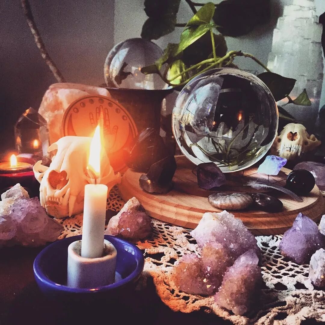 Witch stones. Магический ритуал. Картинки магические обряды. Магия свечей. Свечи магия волшебство.