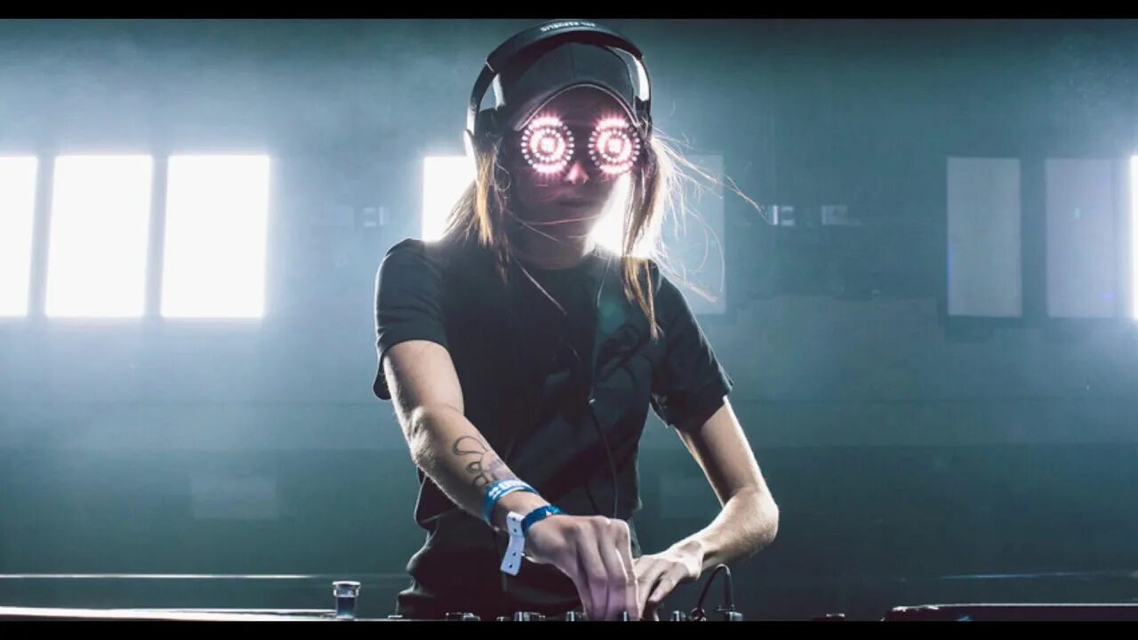 Rezz give in to you. Rezz канадский диджей. rezz menace. rezz wallpaper. rezz art.